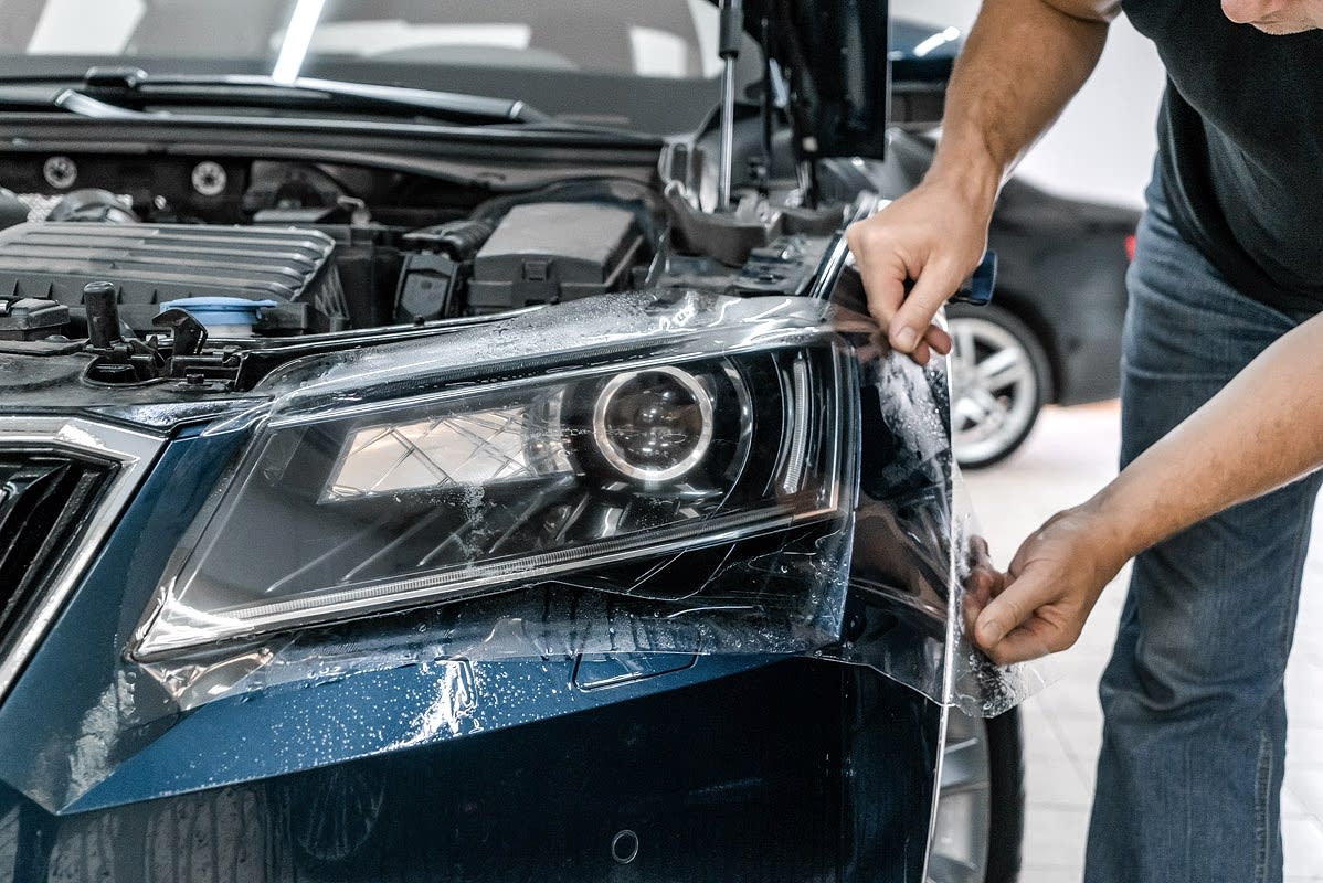 Бронирование фар защитной плёнкой Бронирование фар защитной плёнкой