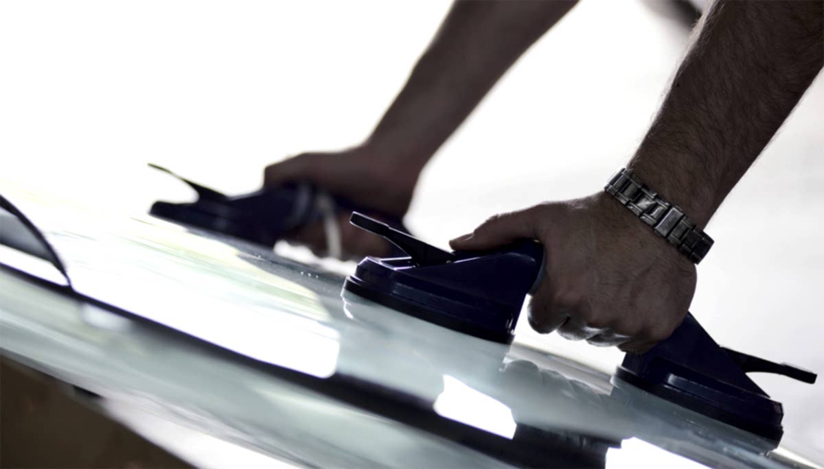 Замена и вклейка лобового стекла Замена и вклейка лобового стекла