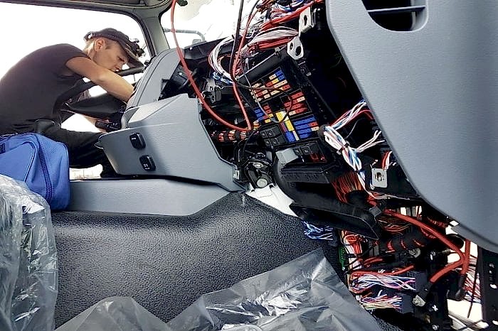 Грузовой автоэлектрик с выездом Грузовой автоэлектрик с выездом