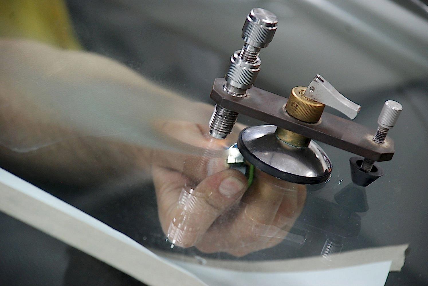 Ремонт сколов и трещин стекла Ремонт сколов и трещин стекла