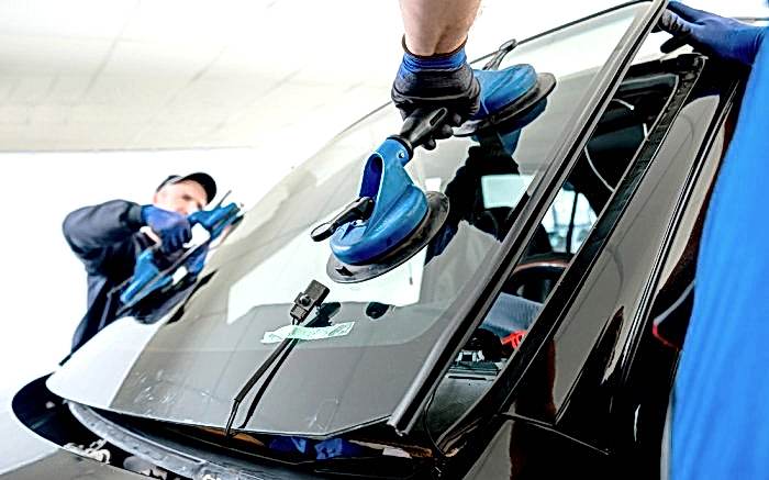 Замена и вклейка лобового стекла Замена и вклейка лобового стекла