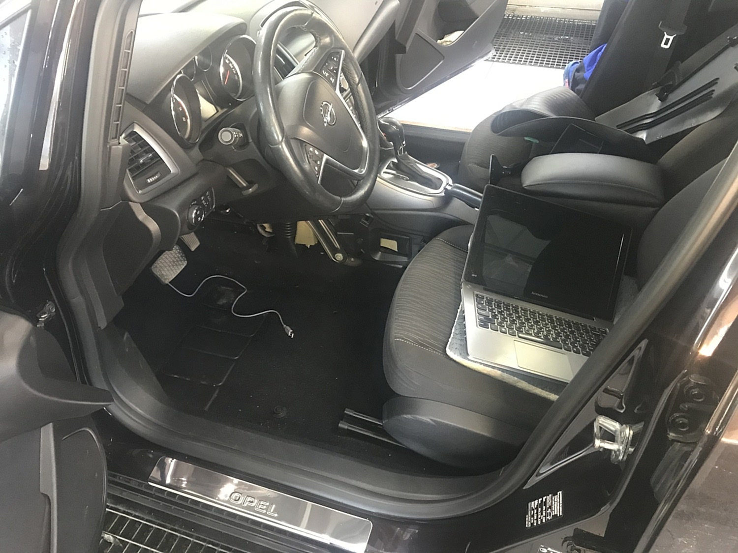 Установка автосигнализации Установка автосигнализации